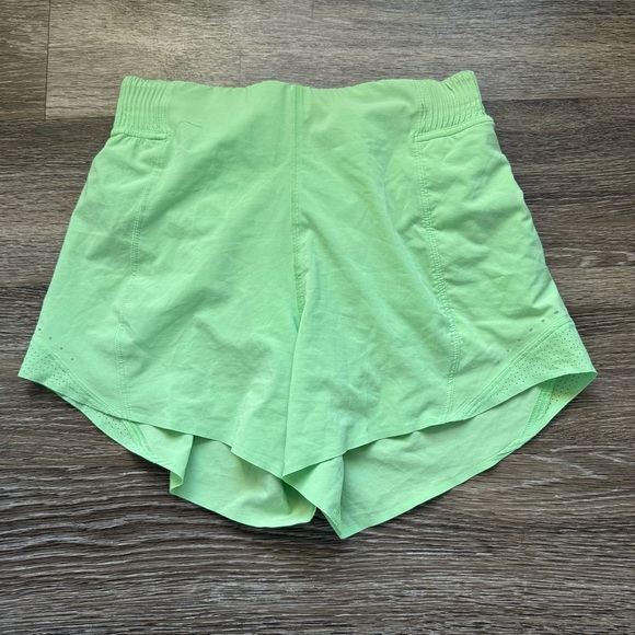 Lululemon Hotty Hot High-Rise Short 4" *Special Edition Scream Green Light - Picture 5 of 8